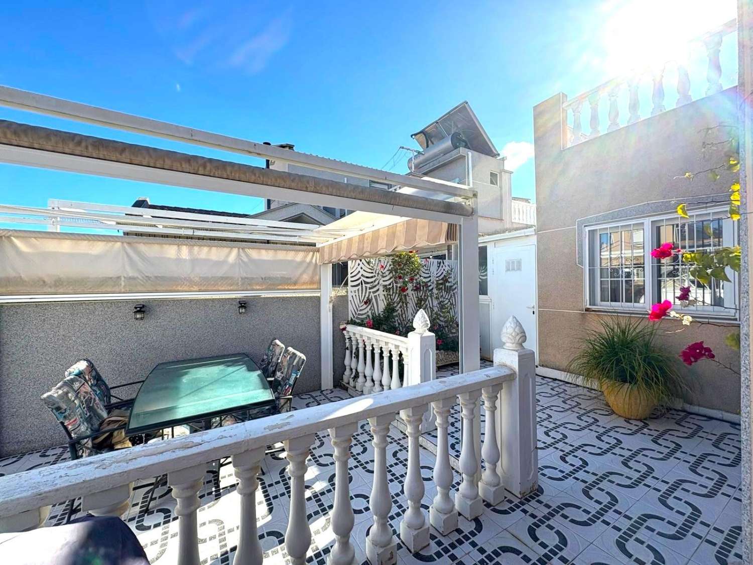 BUNGALOW I STADSOMRÅDET. TORREALMENDROS! TORREVIEJA