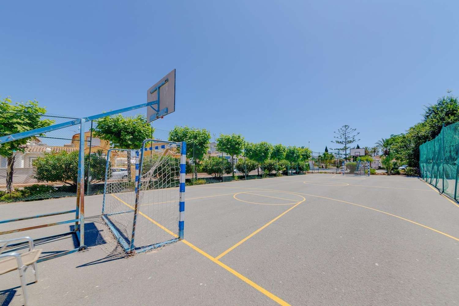 BUNGALOW I STADSOMRÅDET. TORREALMENDROS! TORREVIEJA