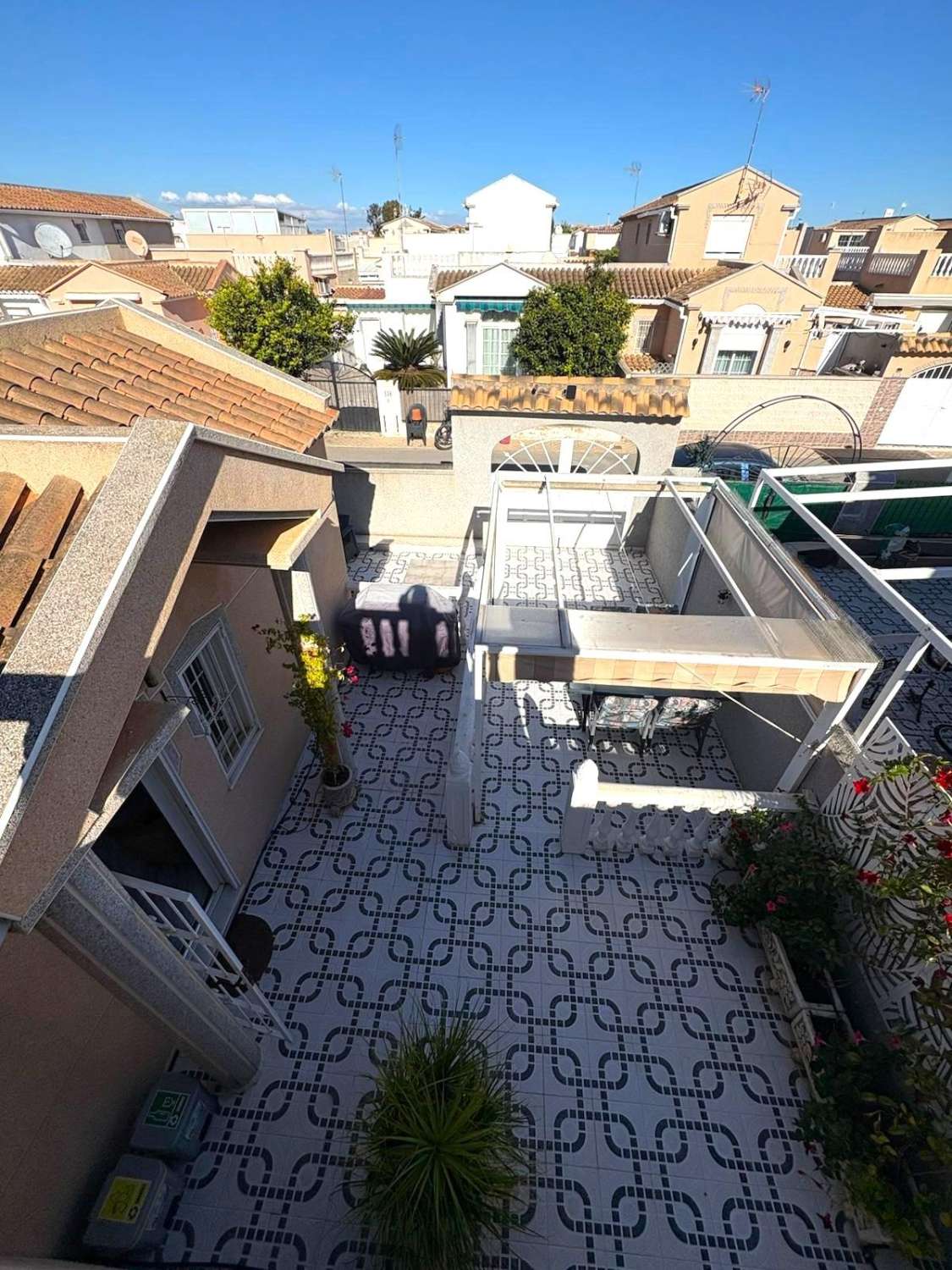 BUNGALOW I STADSOMRÅDET. TORREALMENDROS! TORREVIEJA