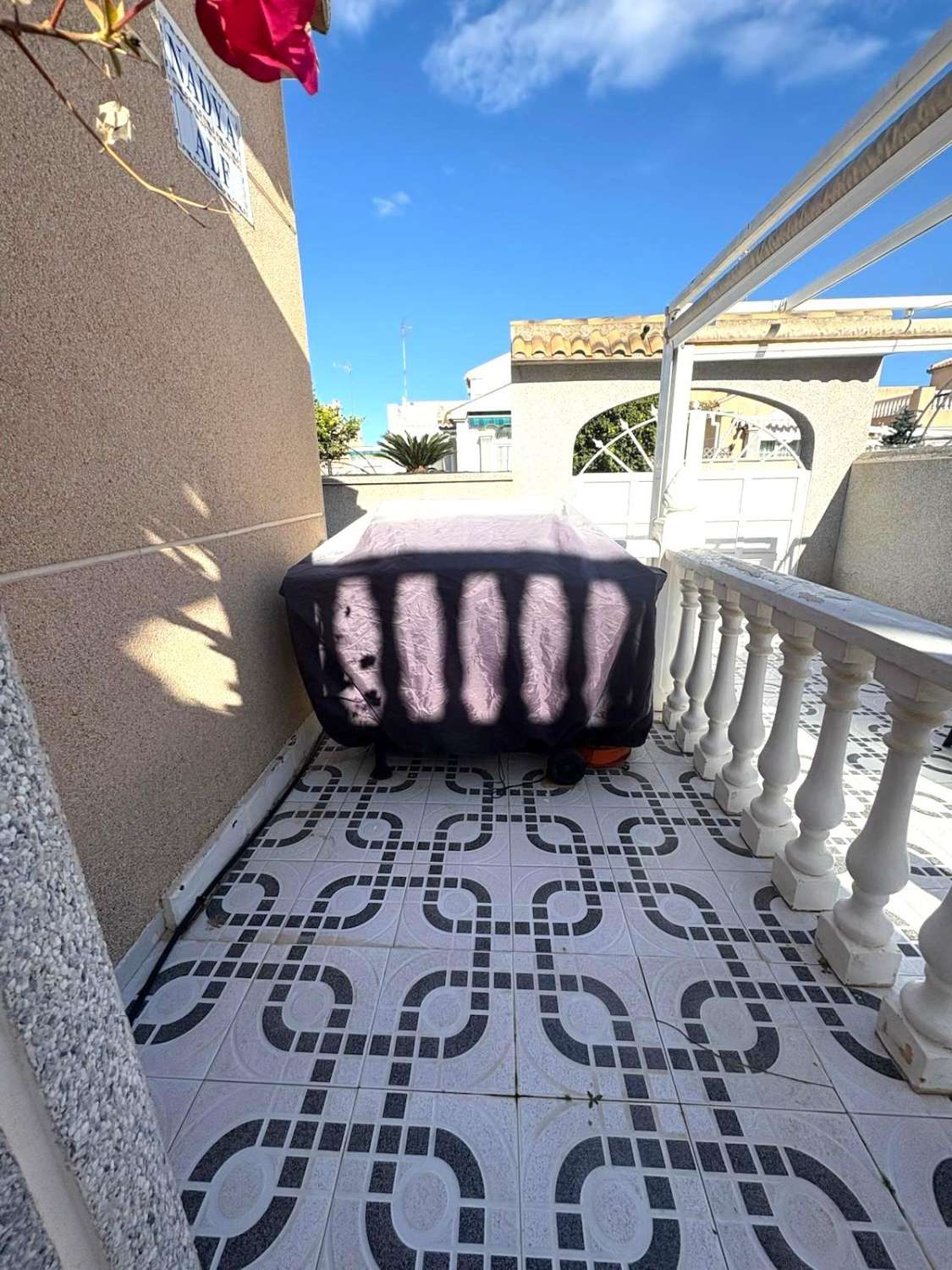 BUNGALOW I STADSOMRÅDET. TORREALMENDROS! TORREVIEJA