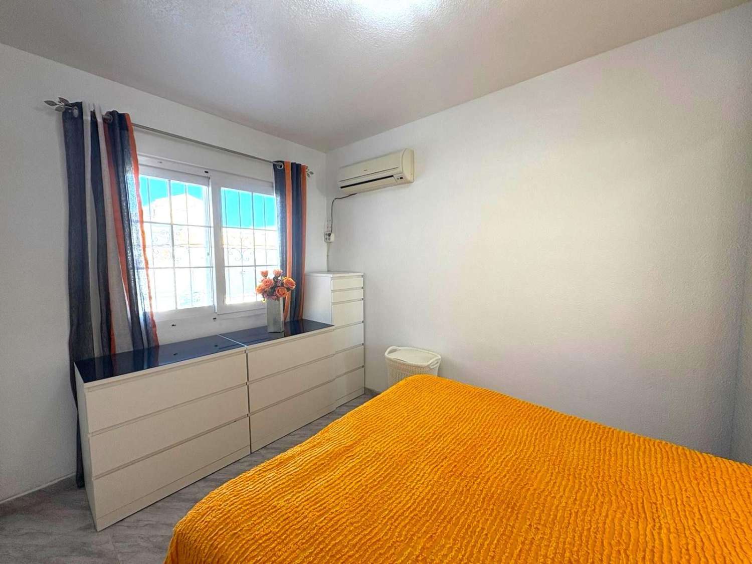 BUNGALOW I STADSOMRÅDET. TORREALMENDROS! TORREVIEJA