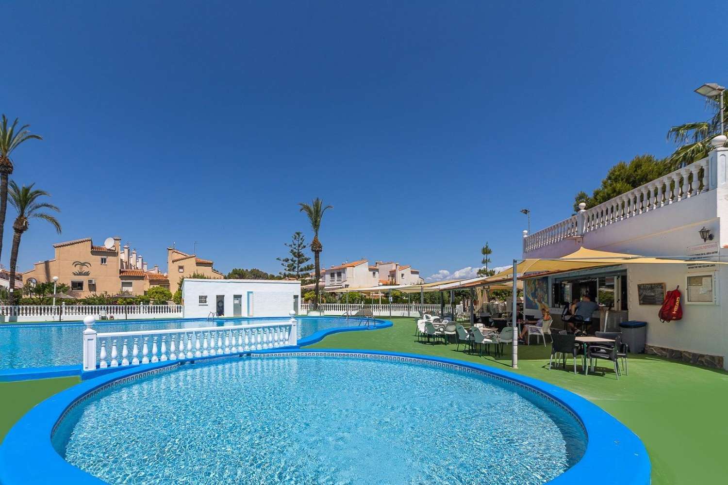 BUNGALOW I STADSOMRÅDET. TORREALMENDROS! TORREVIEJA