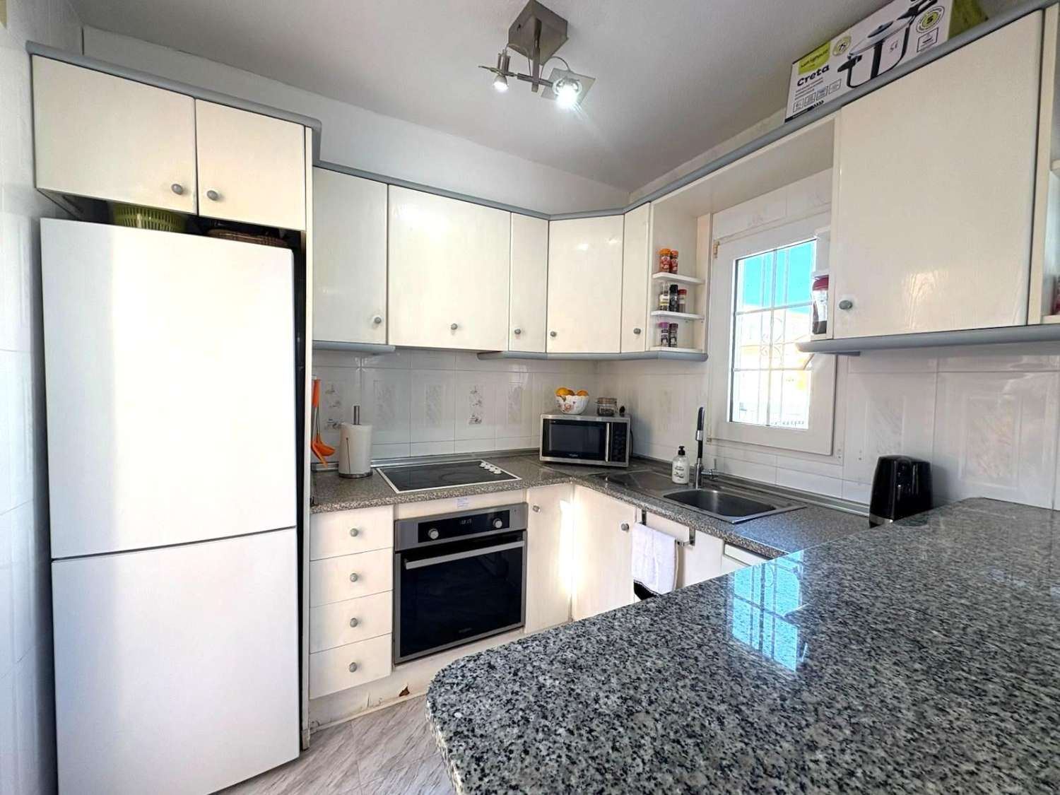 BUNGALOW I STADSOMRÅDET. TORREALMENDROS! TORREVIEJA