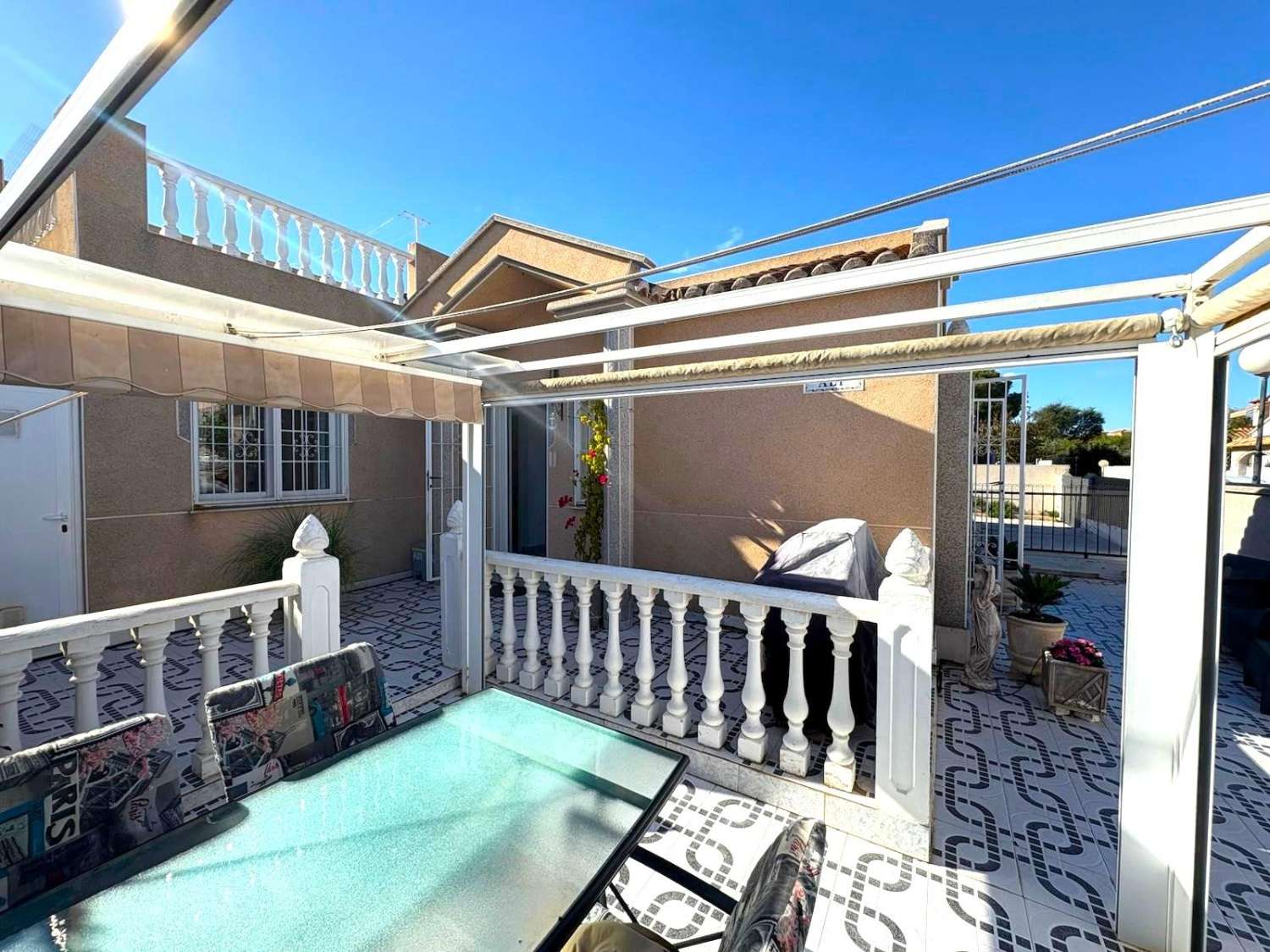 BUNGALOW I STADSOMRÅDET. TORREALMENDROS! TORREVIEJA