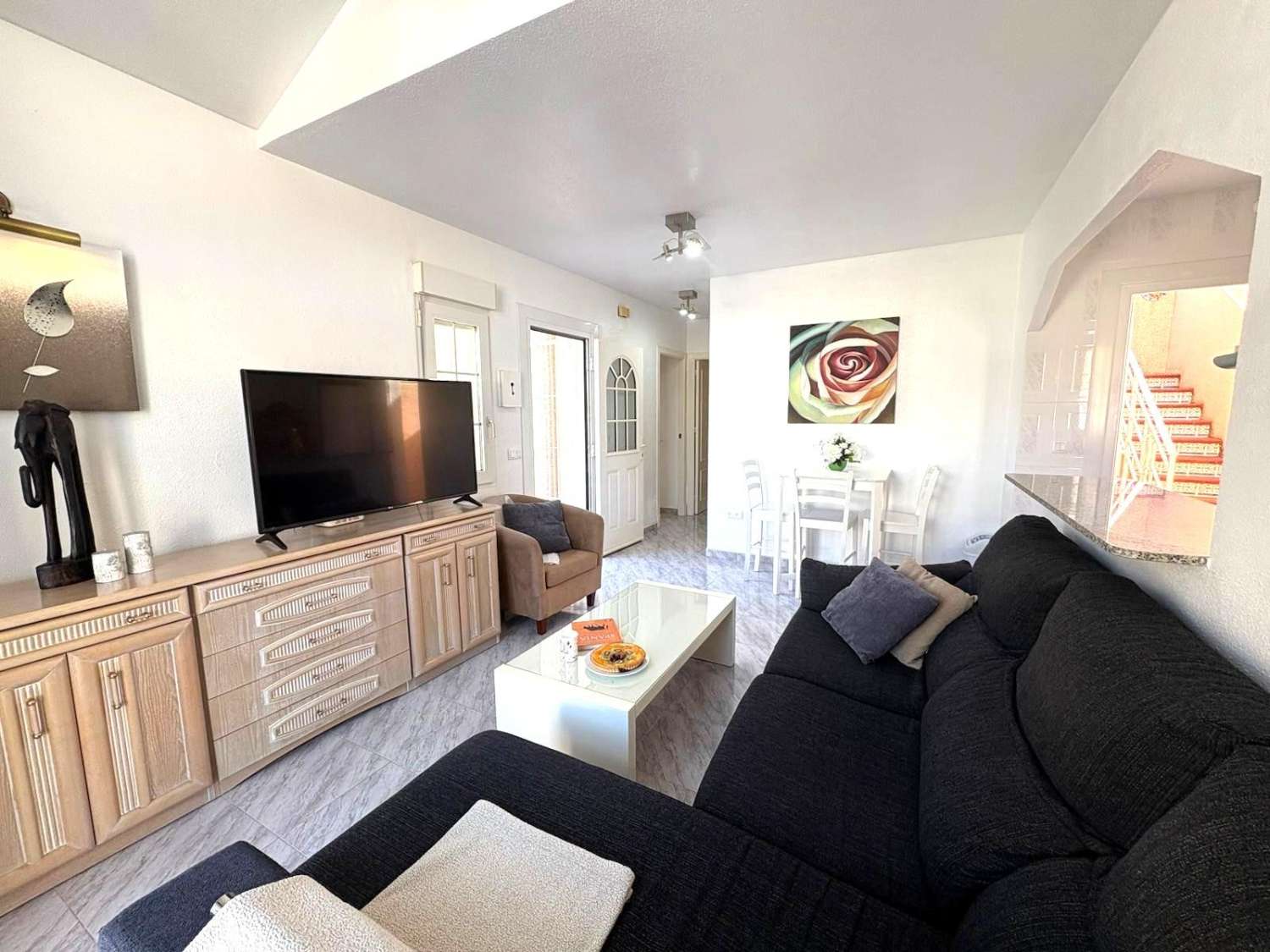 BUNGALOW I STADSOMRÅDET. TORREALMENDROS! TORREVIEJA