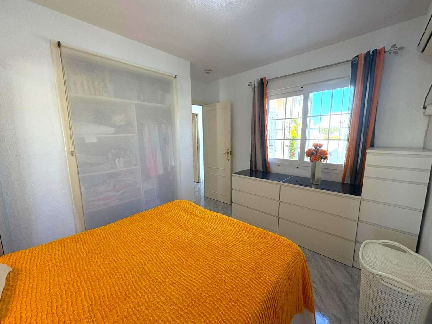 BUNGALOW I STADSOMRÅDET. TORREALMENDROS! TORREVIEJA