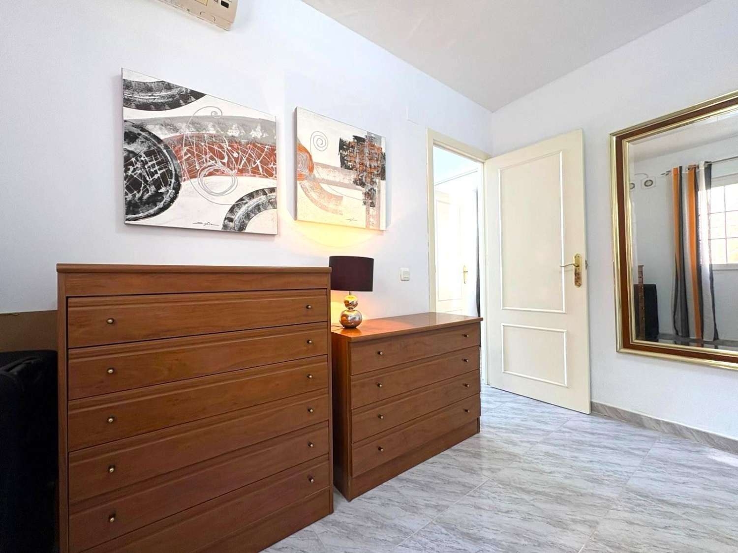 BUNGALOW I STADSOMRÅDET. TORREALMENDROS! TORREVIEJA