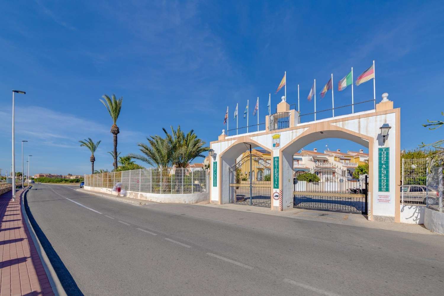 BUNGALOW I STADSOMRÅDET. TORREALMENDROS! TORREVIEJA