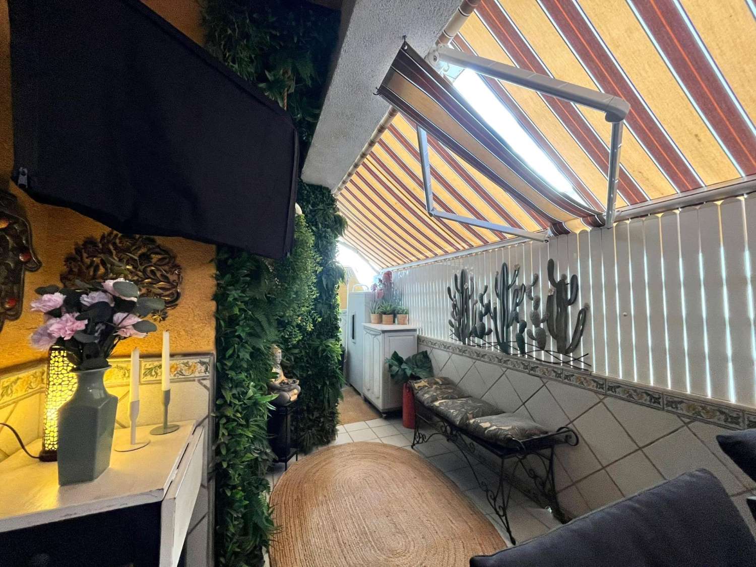 Esplendido Ático, gran terraza, 3 dormitorios, 2 baños, orientación Sur, céntrico y cerca de la playa