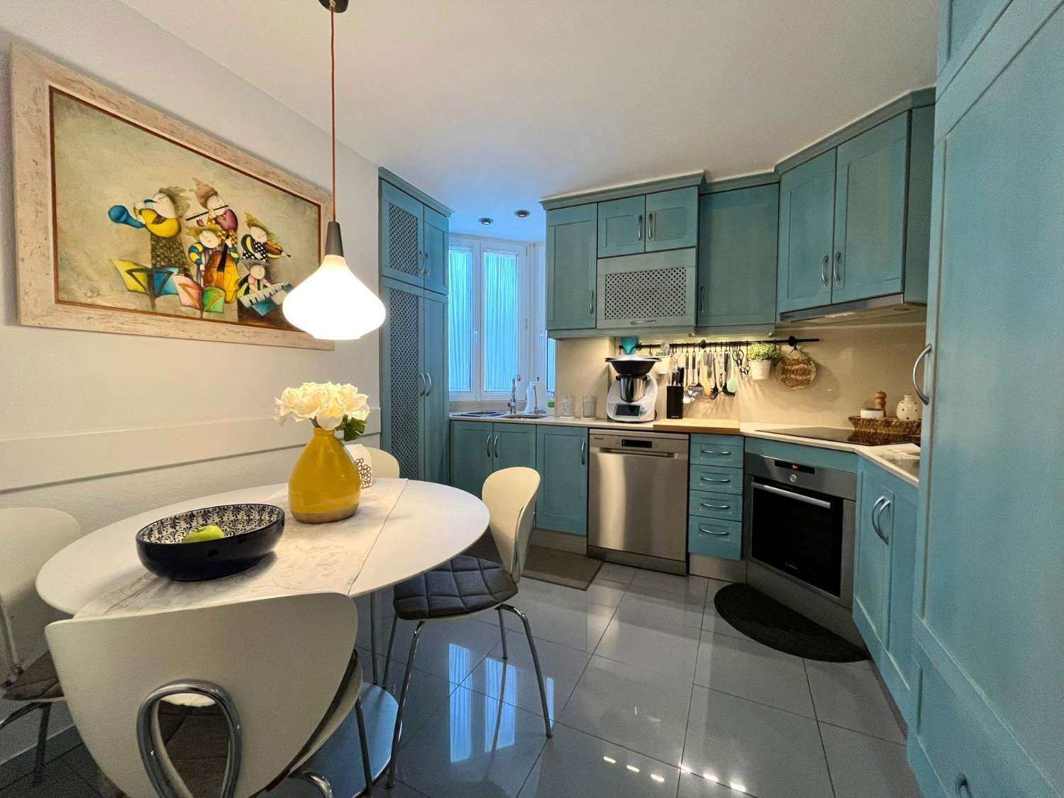 Esplendido Ático, gran terraza, 3 dormitorios, 2 baños, orientación Sur, céntrico y cerca de la playa