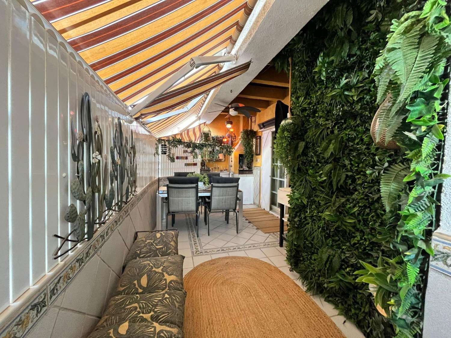 Esplendido Ático, gran terraza, 3 dormitorios, 2 baños, orientación Sur, céntrico y cerca de la playa