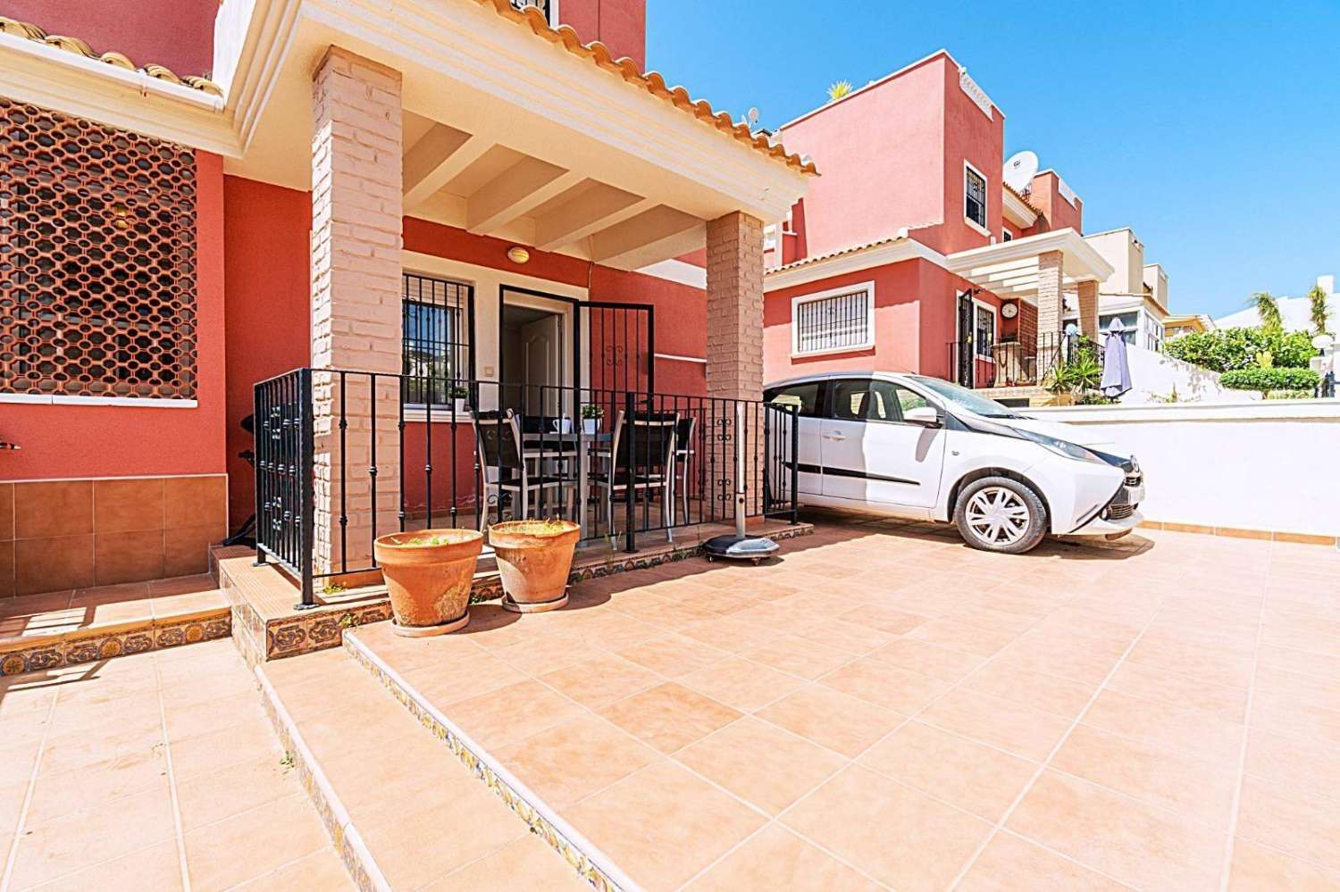 MAISON DE VILLE À LOS BALCONES AVEC PISCINE (TORREVIEJA)