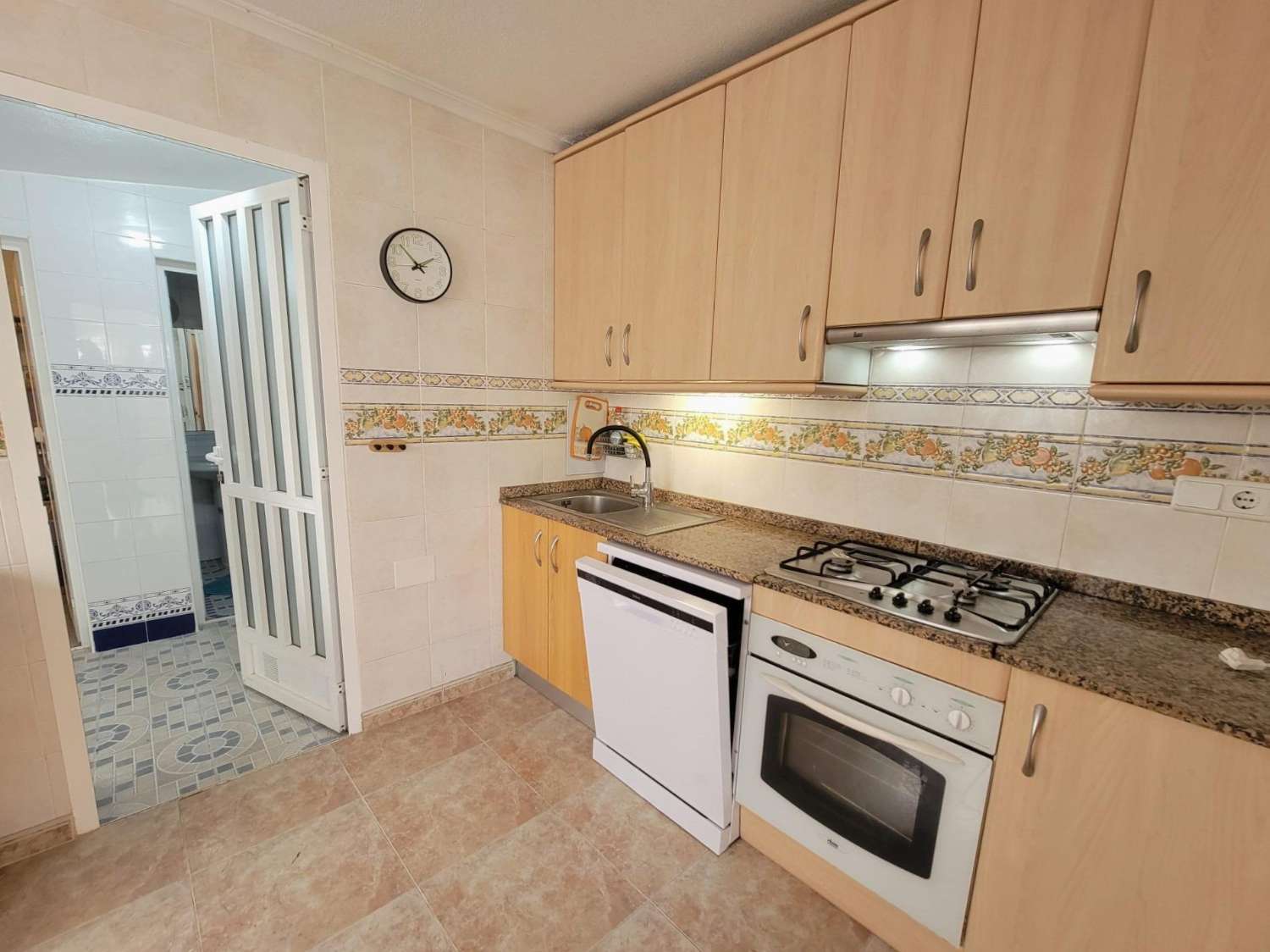 Bonito triplex, espacioso, 4 dormitorios, 3 baños, terrazas amplias, cerca de la playa en Torre de la Horadada