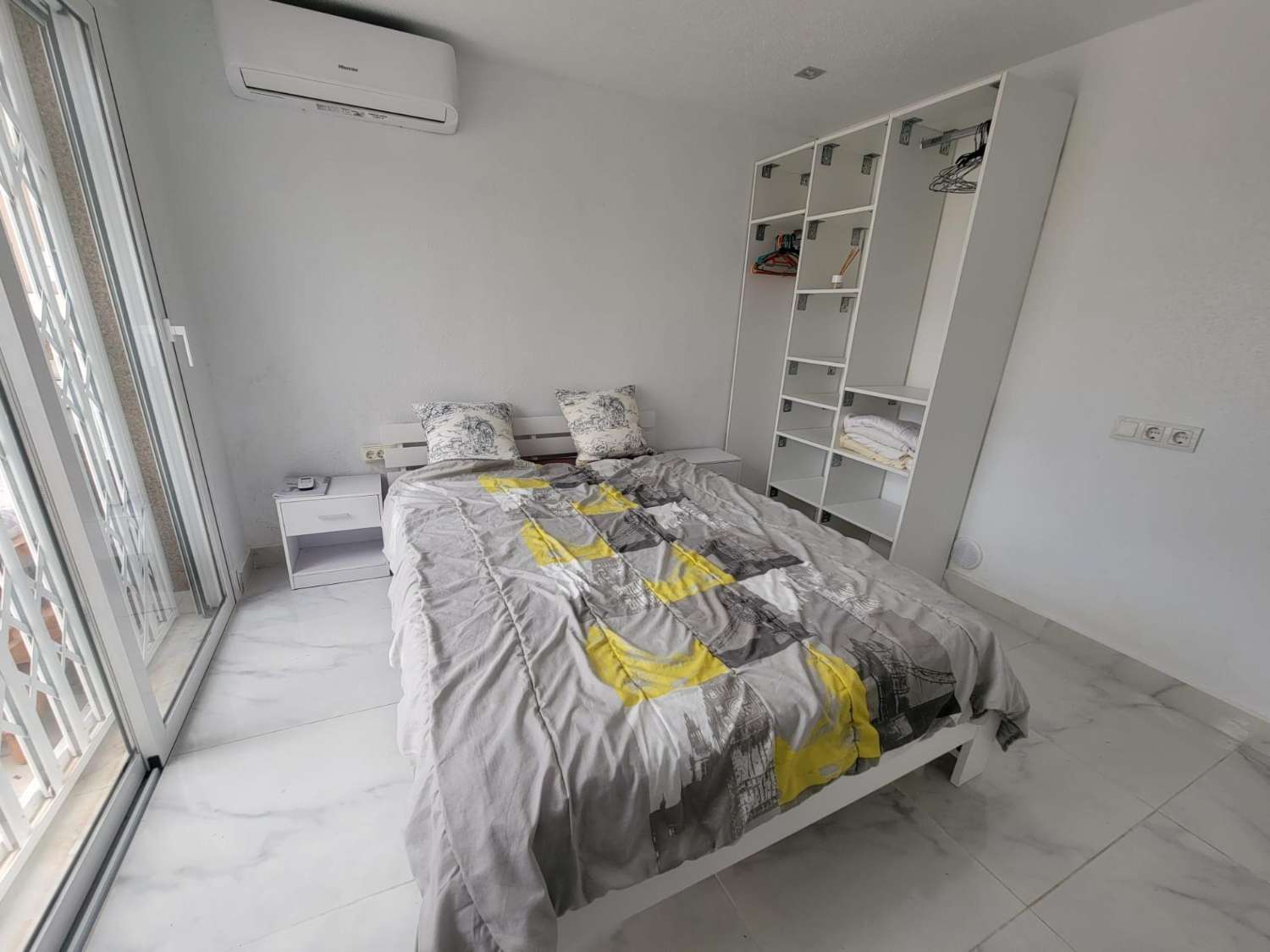 Bonito triplex, espacioso, 4 dormitorios, 3 baños, terrazas amplias, cerca de la playa en Torre de la Horadada