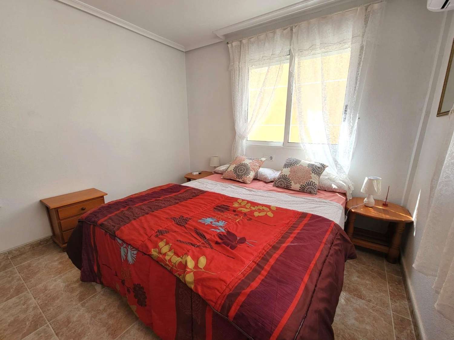 Bonito triplex, espacioso, 4 dormitorios, 3 baños, terrazas amplias, cerca de la playa en Torre de la Horadada