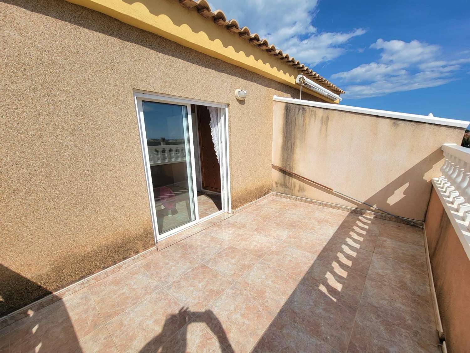 Bonito triplex, espacioso, 4 dormitorios, 3 baños, terrazas amplias, cerca de la playa en Torre de la Horadada