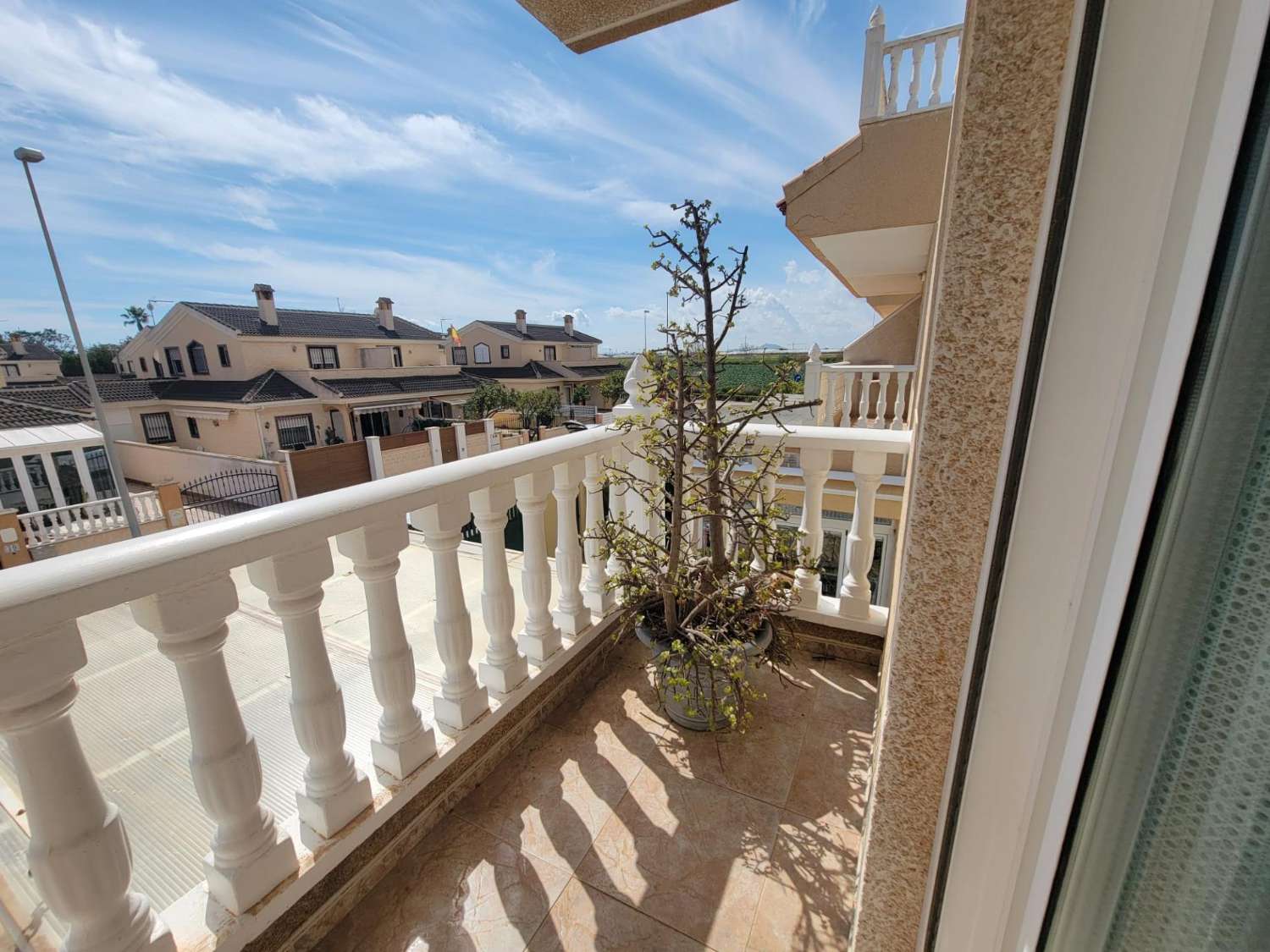 Bonito triplex, espacioso, 4 dormitorios, 3 baños, terrazas amplias, cerca de la playa en Torre de la Horadada