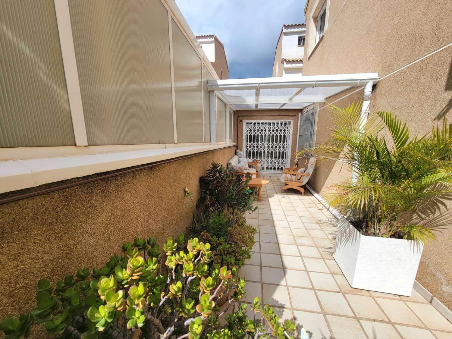 Bonito triplex, espacioso, 4 dormitorios, 3 baños, terrazas amplias, cerca de la playa en Torre de la Horadada