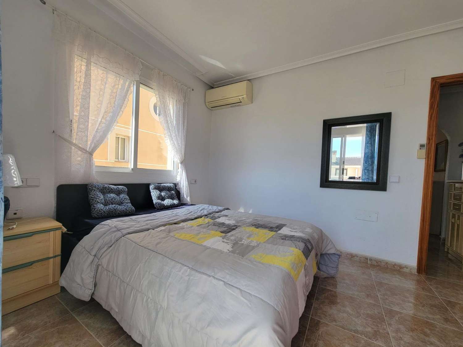 Bonito triplex, espacioso, 4 dormitorios, 3 baños, terrazas amplias, cerca de la playa en Torre de la Horadada