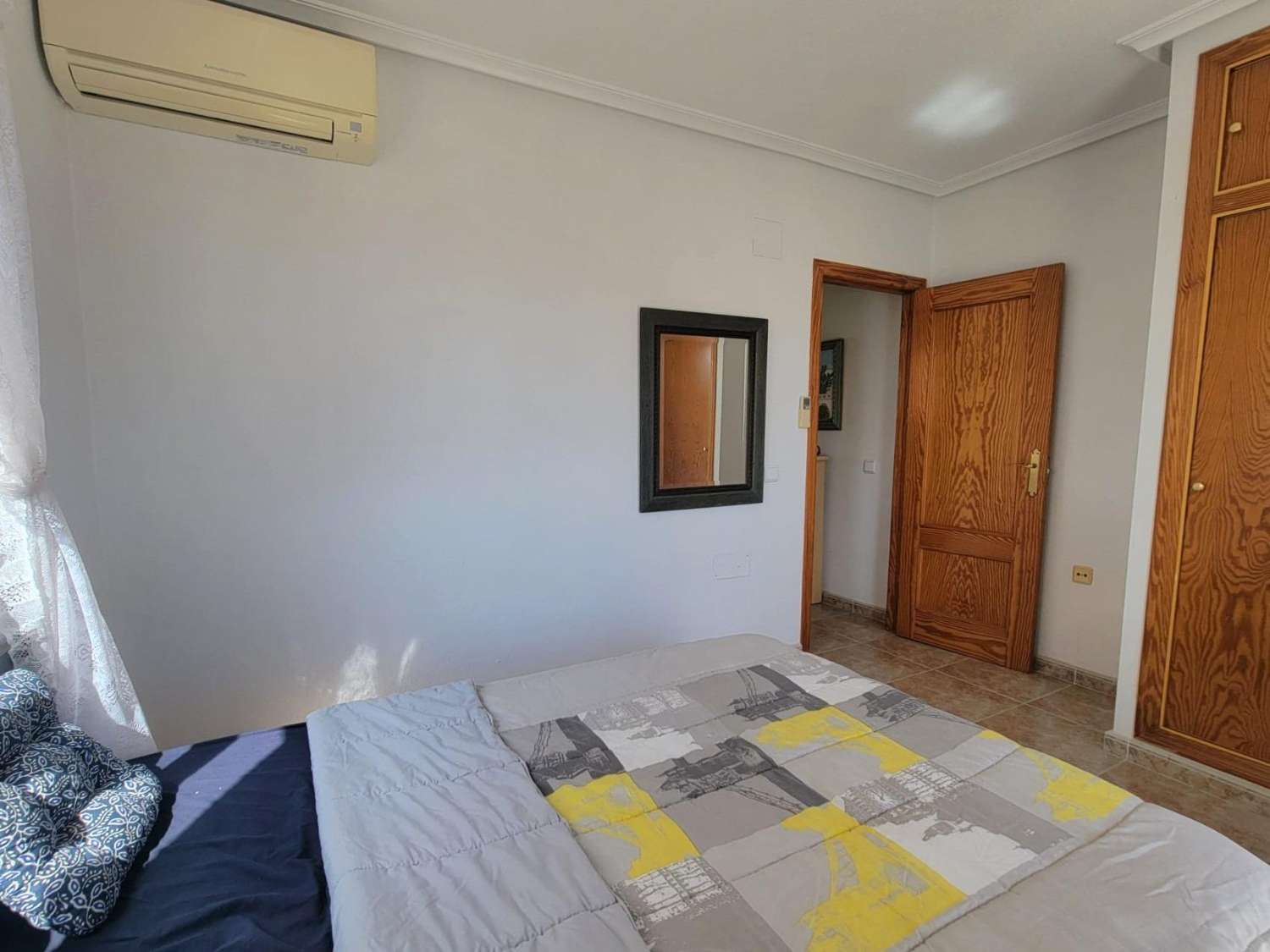 Bonito triplex, espacioso, 4 dormitorios, 3 baños, terrazas amplias, cerca de la playa en Torre de la Horadada