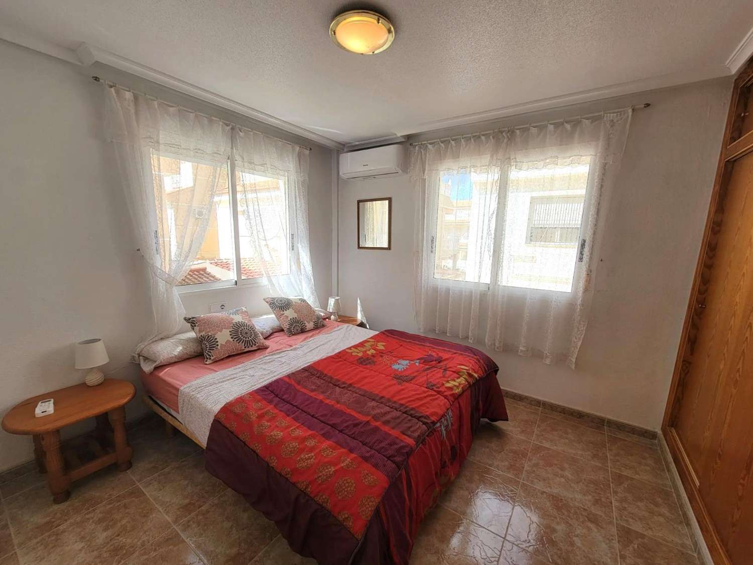 Bonito triplex, espacioso, 4 dormitorios, 3 baños, terrazas amplias, cerca de la playa en Torre de la Horadada