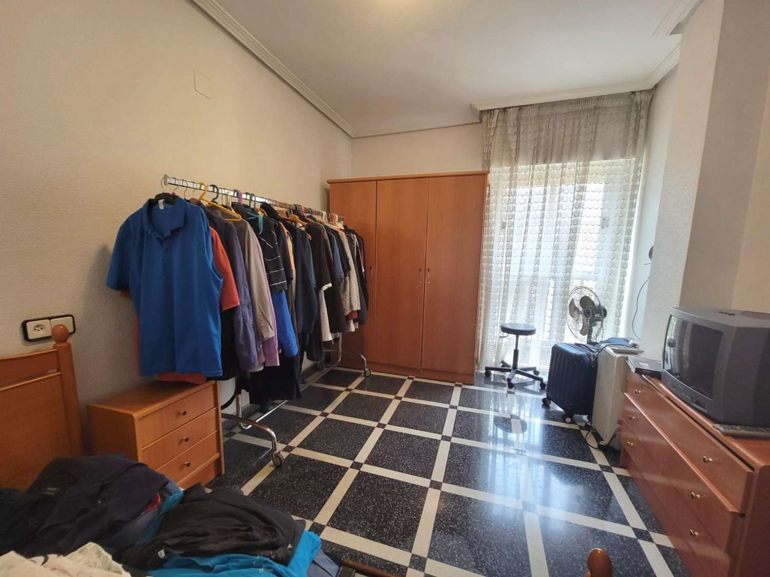 Apartamento espacioso, 2 dormitorios, 2 baños, en centro ciudad y cerca del Paseo Marítimo Torrevieja