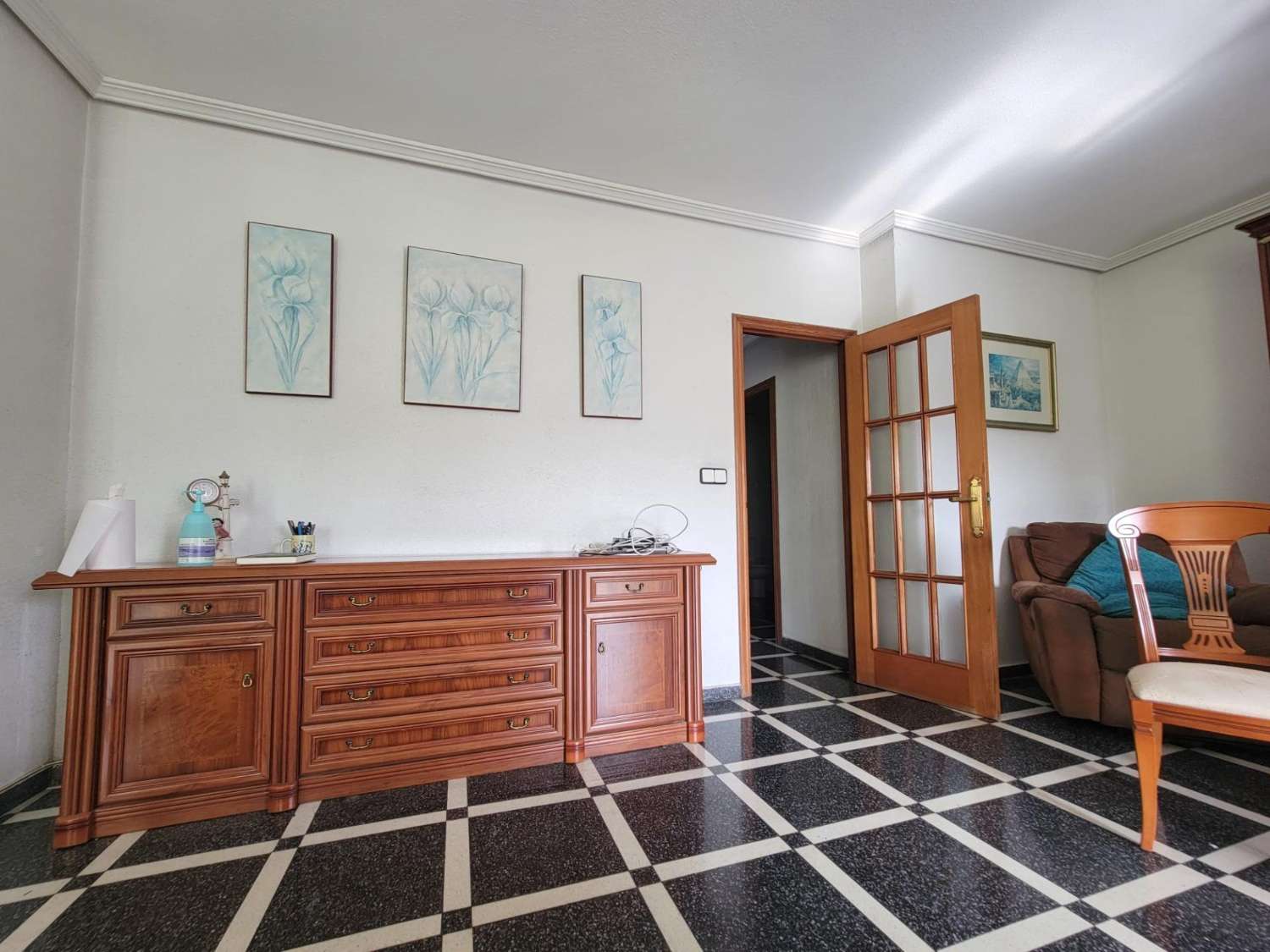Apartamento espacioso, 2 dormitorios, 2 baños, en centro ciudad y cerca del Paseo Marítimo Torrevieja