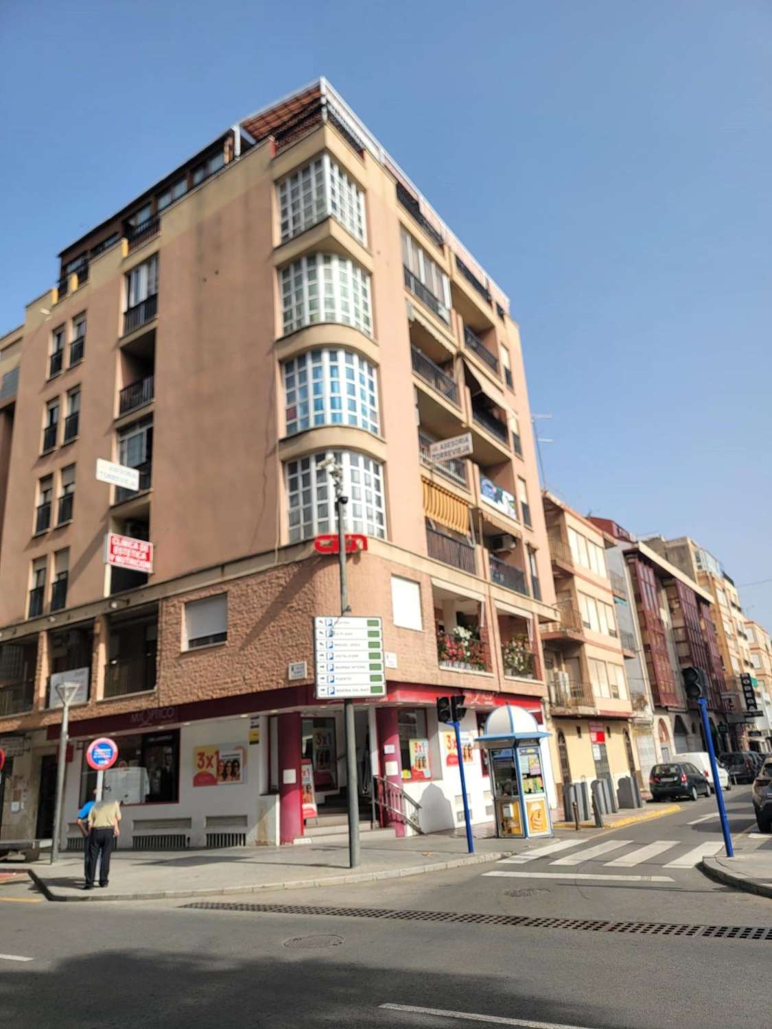 Apartamento espacioso, 2 dormitorios, 2 baños, en centro ciudad y cerca del Paseo Marítimo Torrevieja