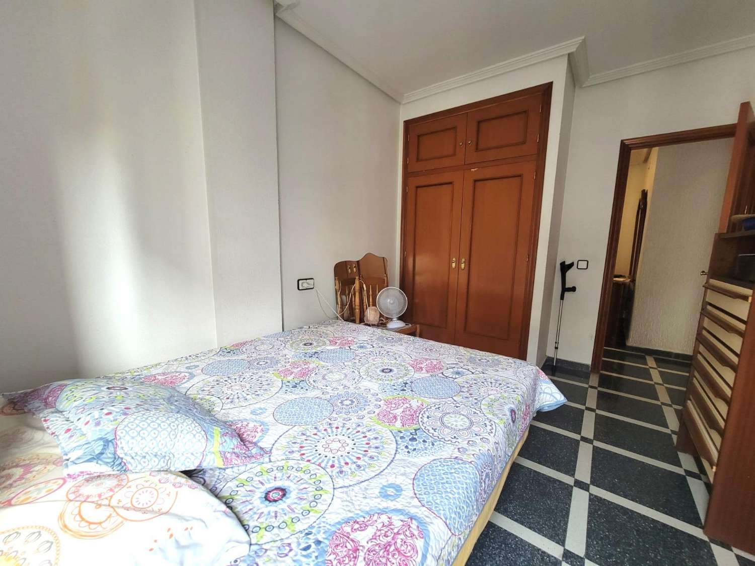 Apartamento espacioso, 2 dormitorios, 2 baños, en centro ciudad y cerca del Paseo Marítimo Torrevieja
