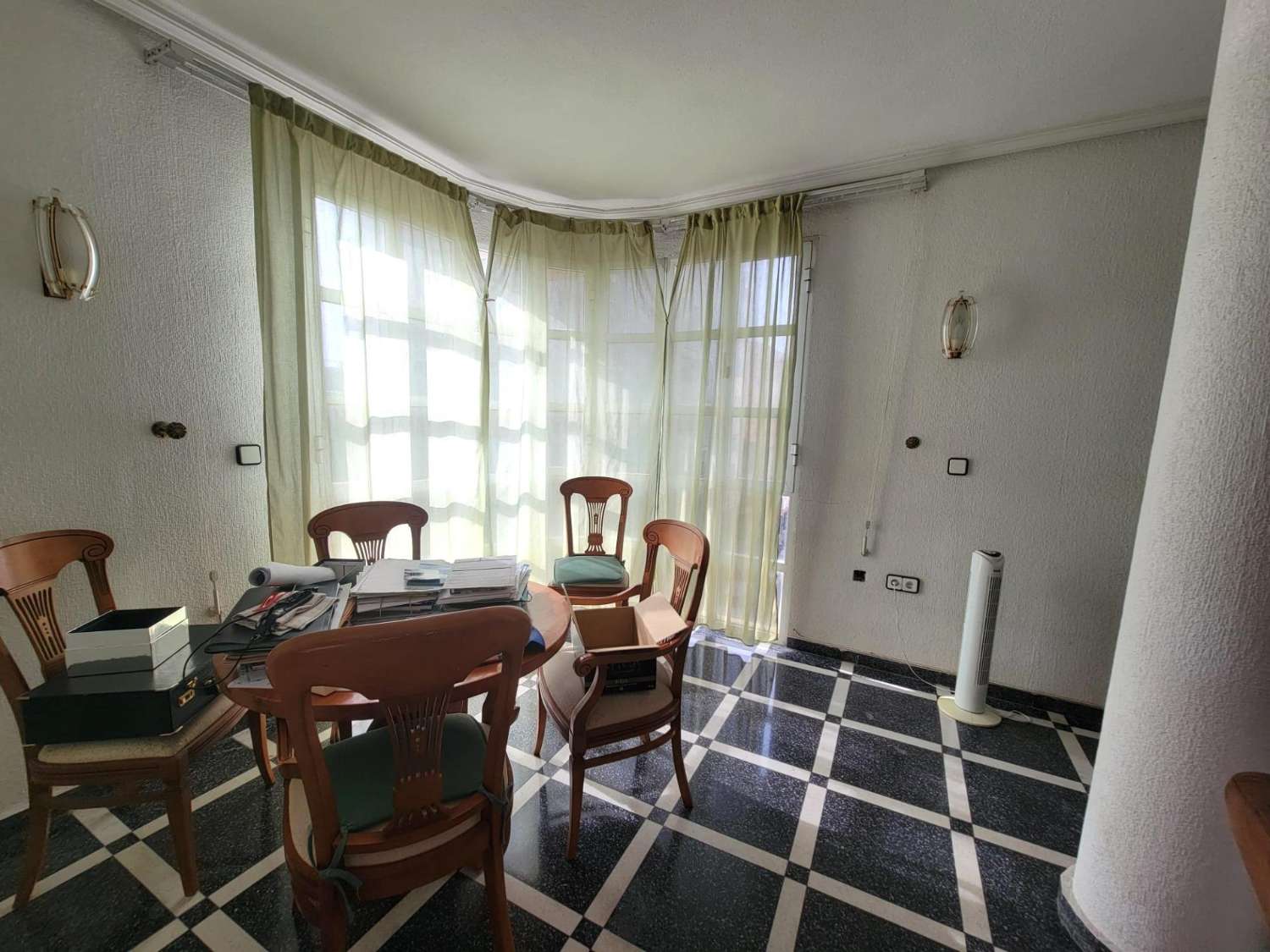 Apartamento espacioso, 2 dormitorios, 2 baños, en centro ciudad y cerca del Paseo Marítimo Torrevieja