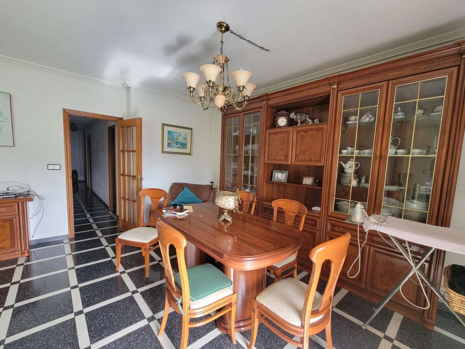 Apartamento espacioso, 2 dormitorios, 2 baños, en centro ciudad y cerca del Paseo Marítimo Torrevieja