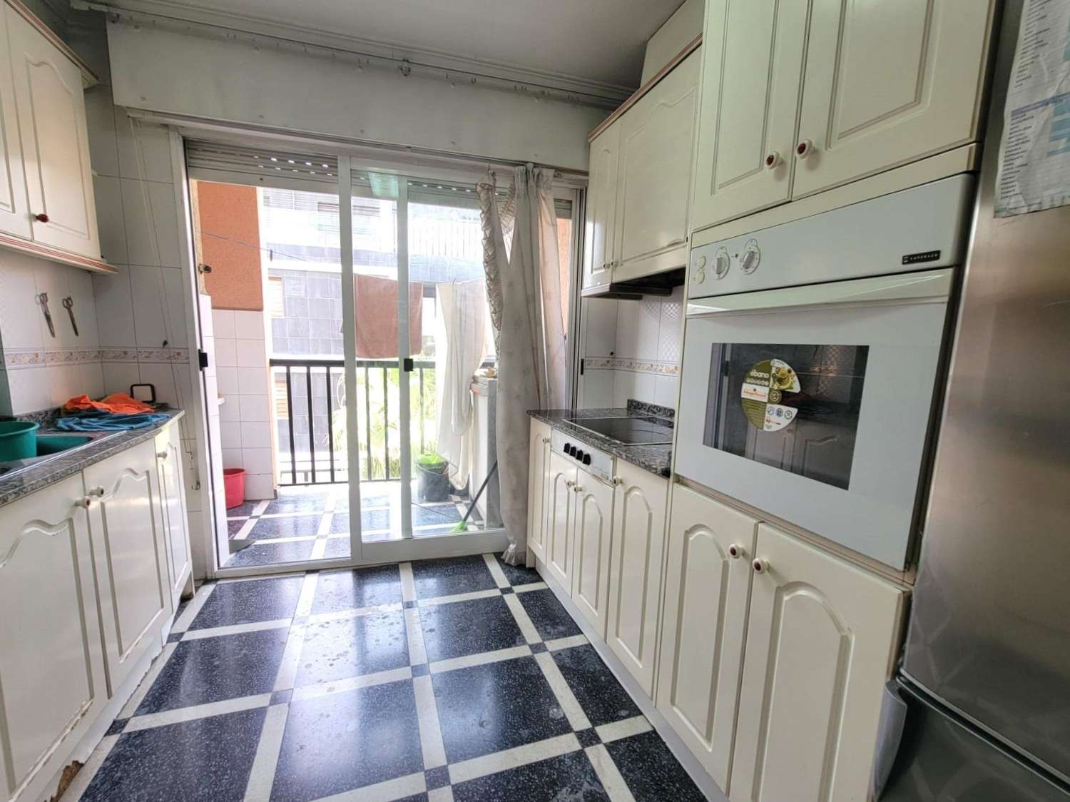 Apartamento espacioso, 2 dormitorios, 2 baños, en centro ciudad y cerca del Paseo Marítimo Torrevieja