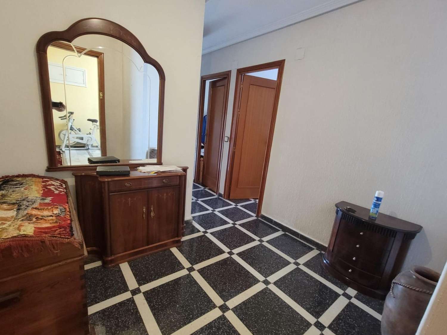 Apartamento espacioso, 2 dormitorios, 2 baños, en centro ciudad y cerca del Paseo Marítimo Torrevieja