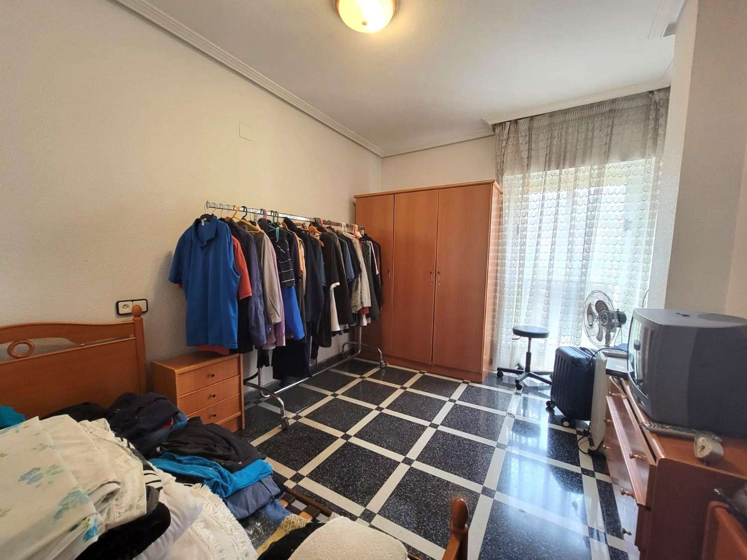 Apartamento espacioso, 2 dormitorios, 2 baños, en centro ciudad y cerca del Paseo Marítimo Torrevieja