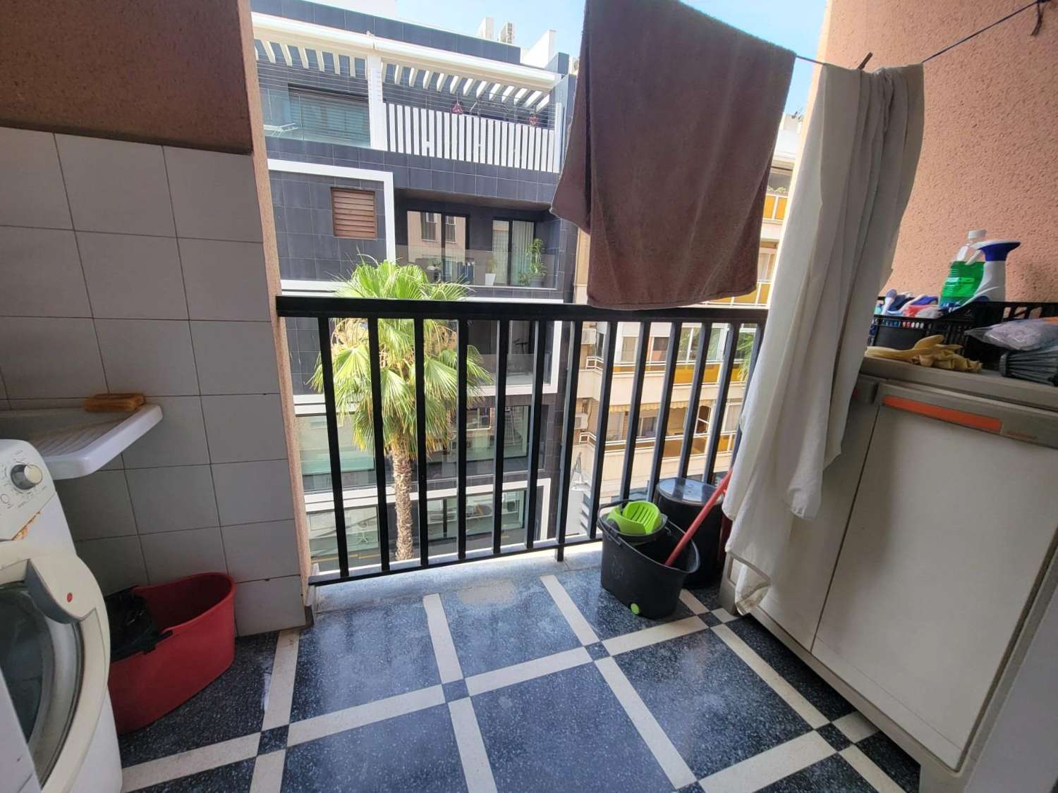 Apartamento espacioso, 2 dormitorios, 2 baños, en centro ciudad y cerca del Paseo Marítimo Torrevieja