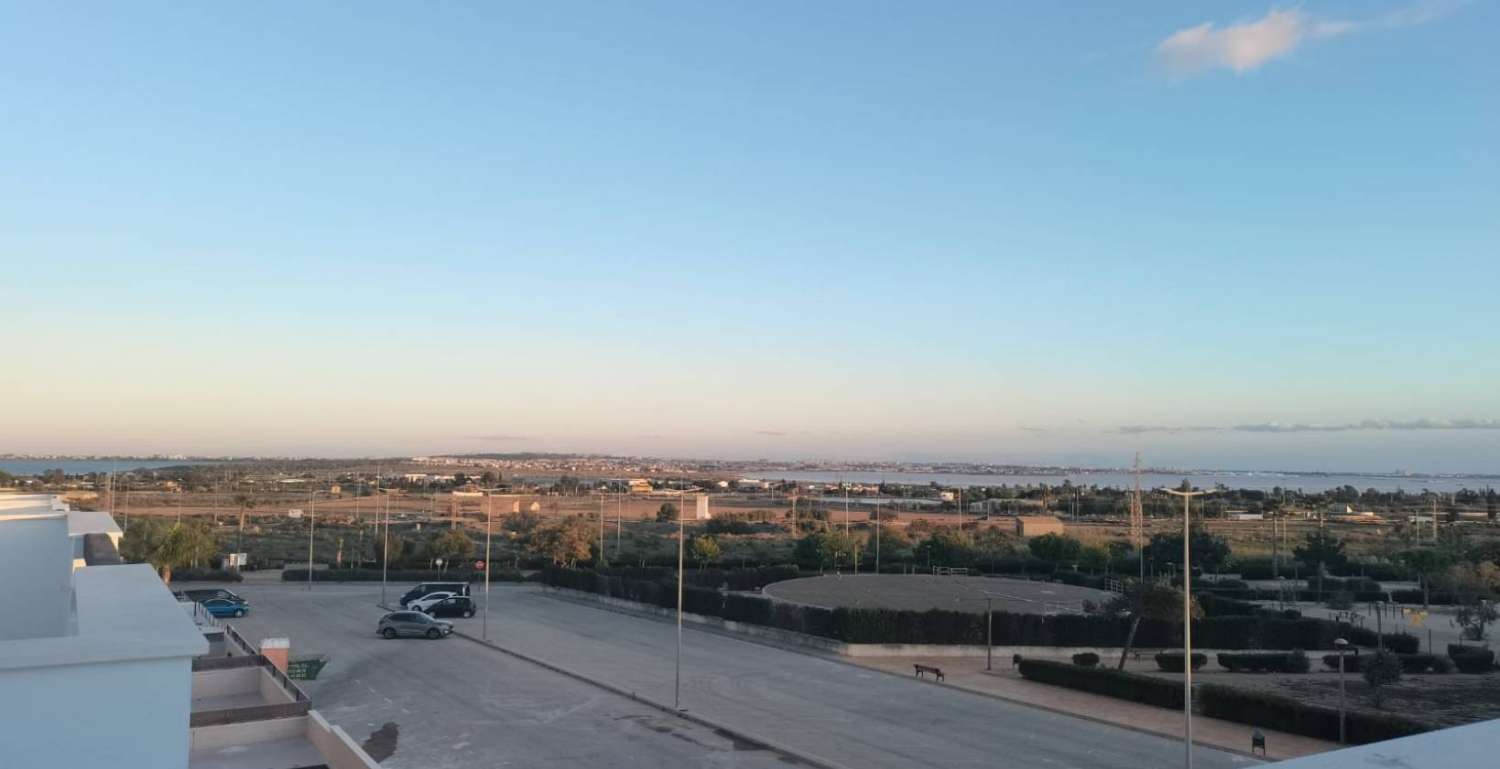 Нова вілла з приватним басейном та гаражем у Лос-Монтесінос