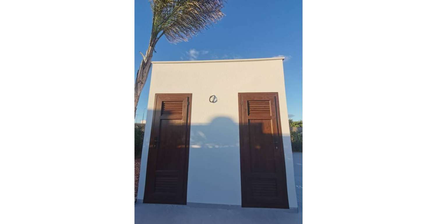 Нова вілла з приватним басейном та гаражем у Лос-Монтесінос