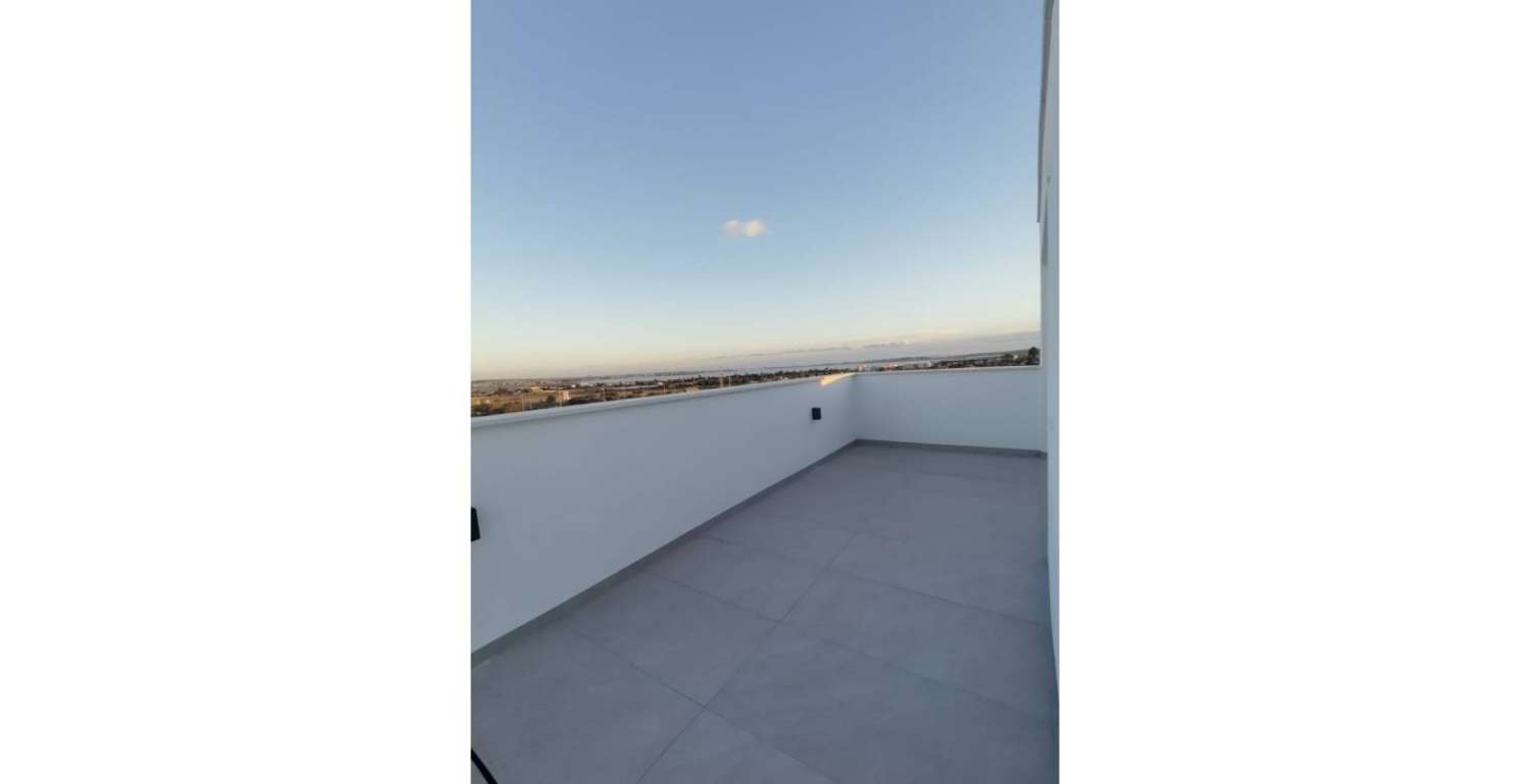 Нова вілла з приватним басейном та гаражем у Лос-Монтесінос