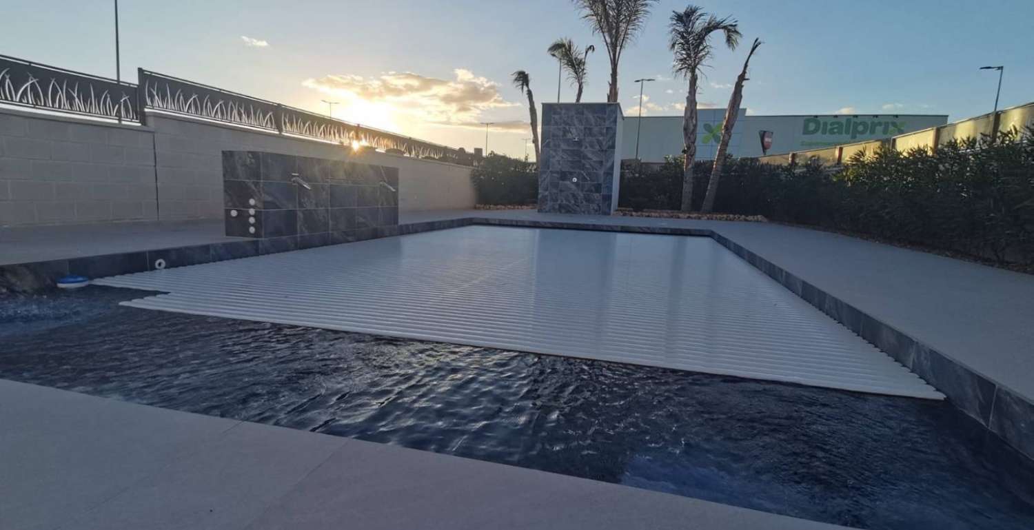 Нова вілла з приватним басейном та гаражем у Лос-Монтесінос