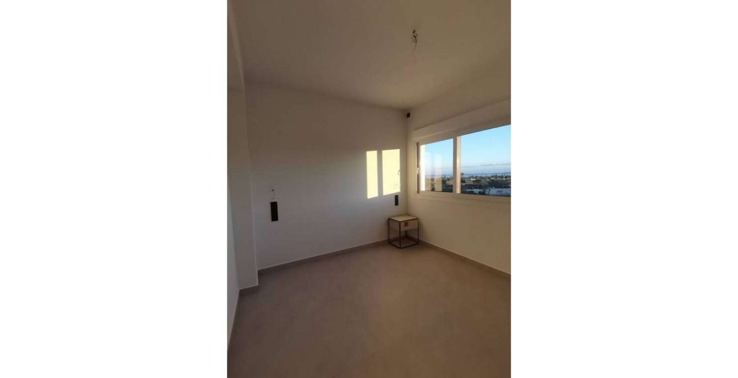 Нова вілла з приватним басейном та гаражем у Лос-Монтесінос