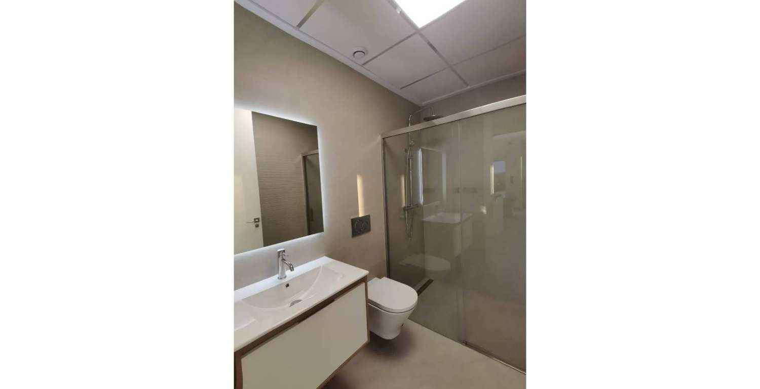 Нова вілла з приватним басейном та гаражем у Лос-Монтесінос