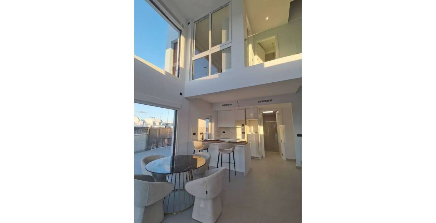 Нова вілла з приватним басейном та гаражем у Лос-Монтесінос