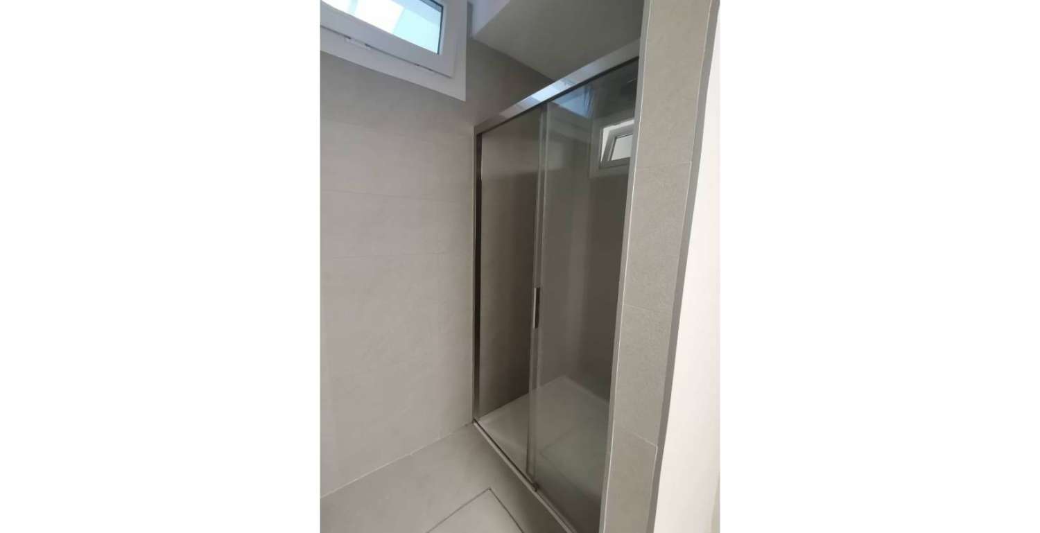 Нова вілла з приватним басейном та гаражем у Лос-Монтесінос