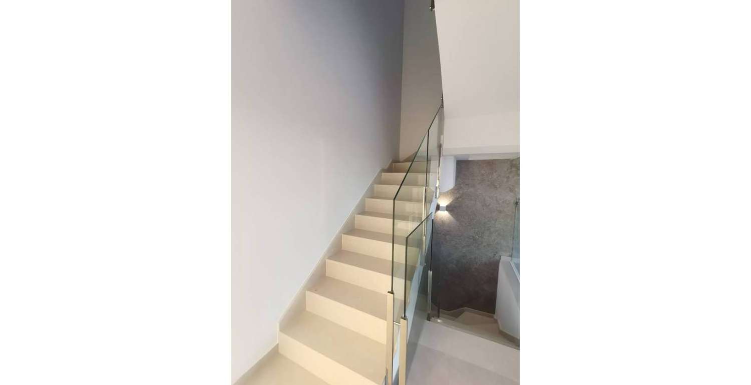 Нова вілла з приватним басейном та гаражем у Лос-Монтесінос