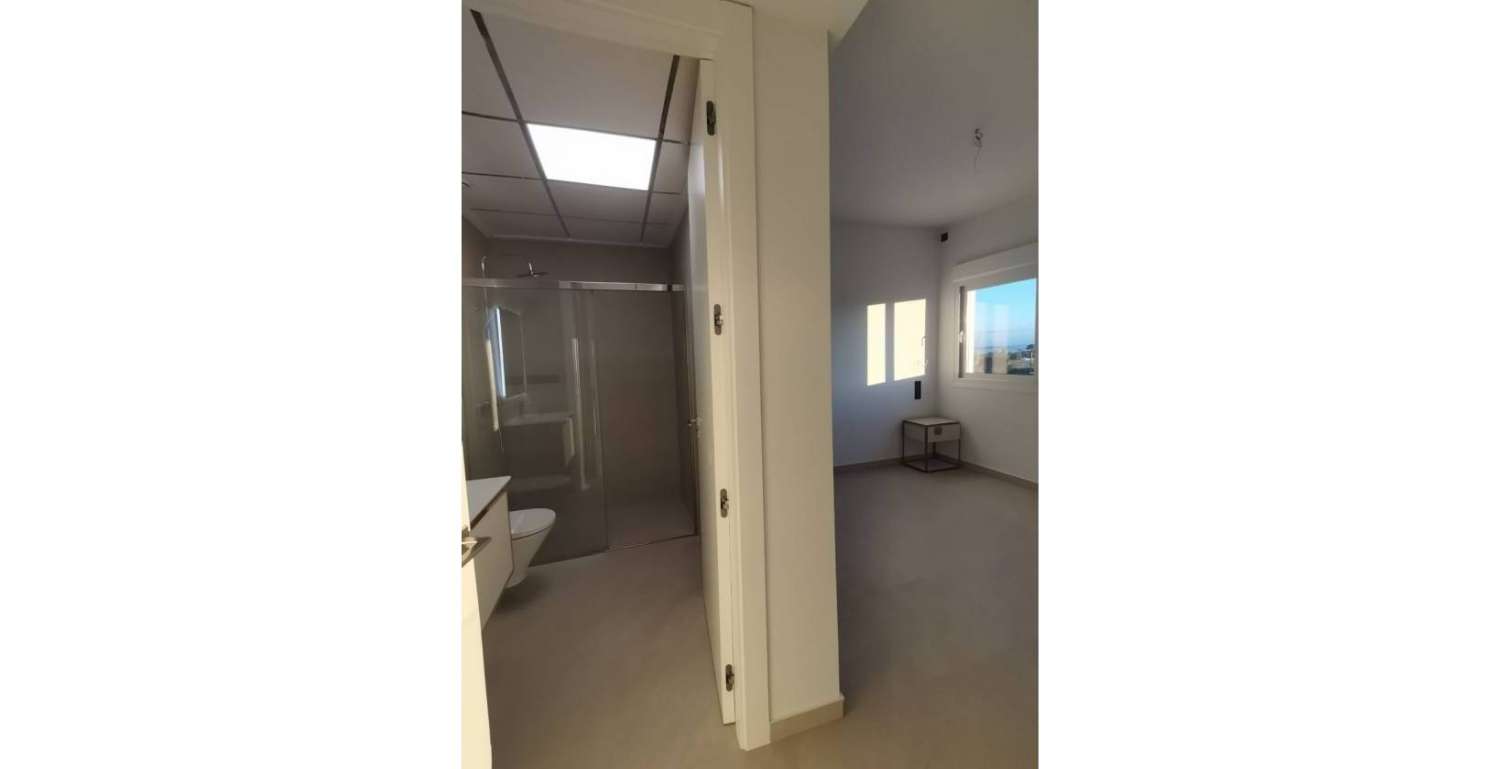 Нова вілла з приватним басейном та гаражем у Лос-Монтесінос