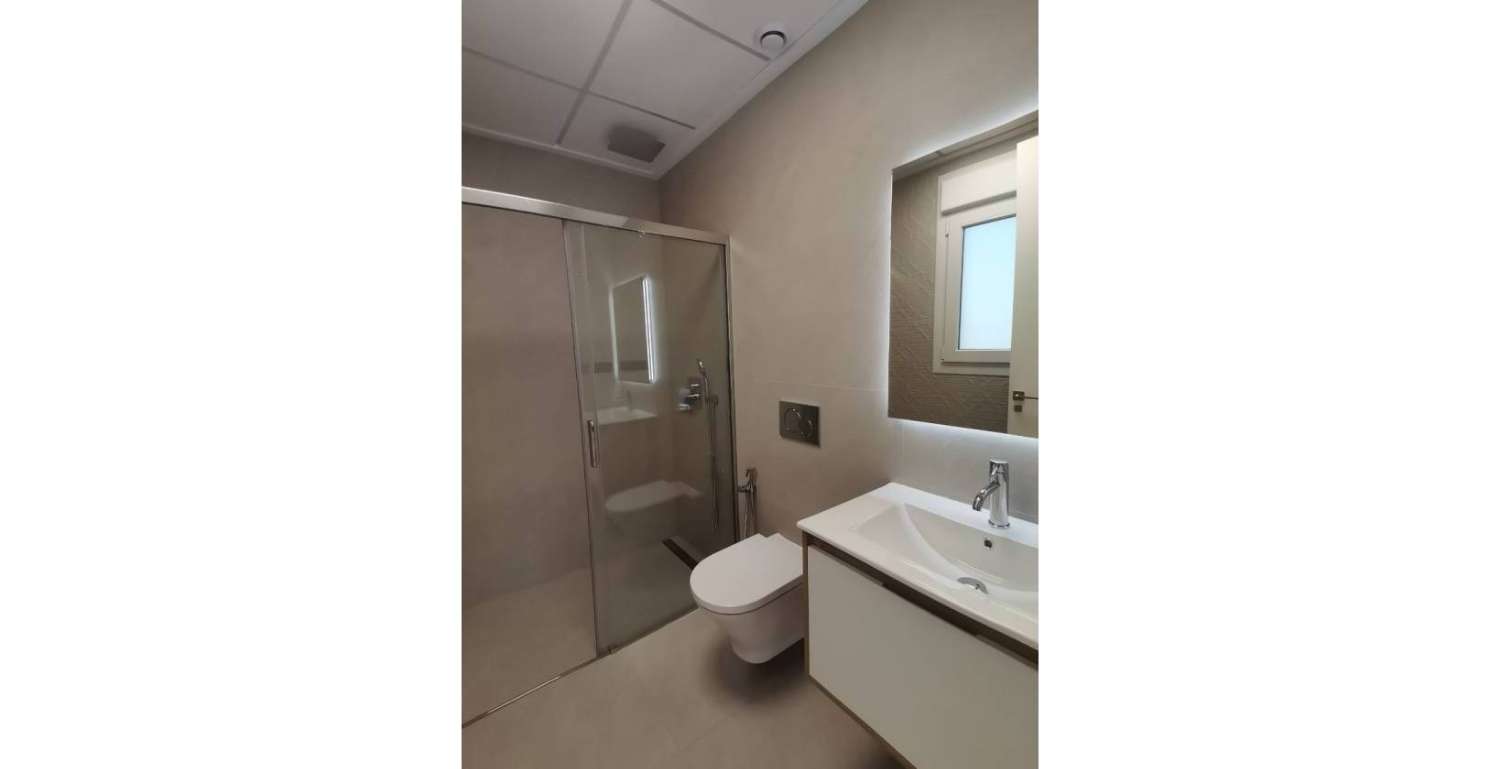 Нова вілла з приватним басейном та гаражем у Лос-Монтесінос