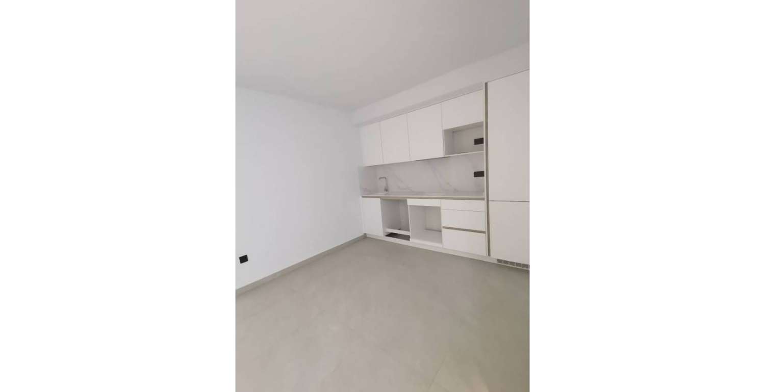 Нова вілла з приватним басейном та гаражем у Лос-Монтесінос