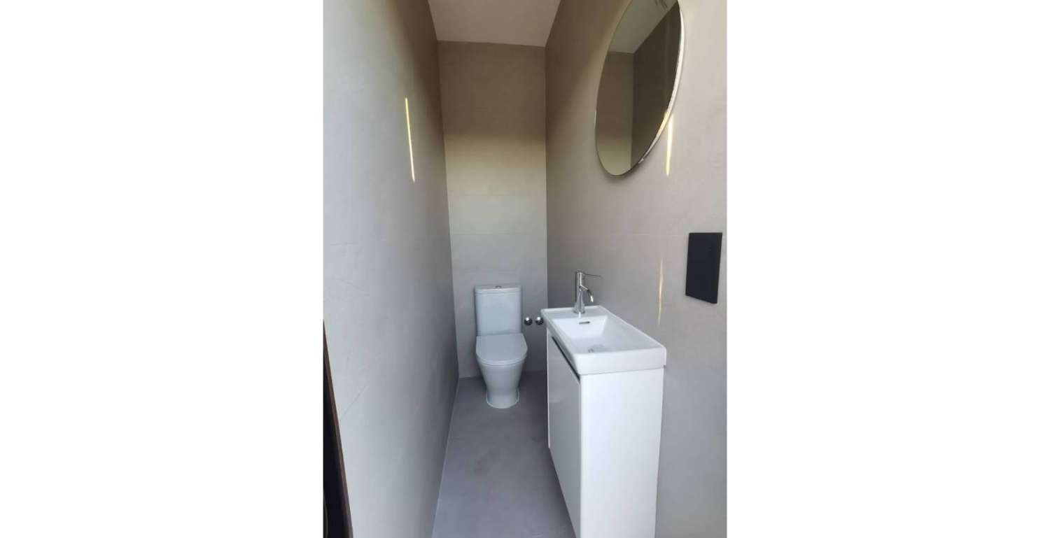 Нова вілла з приватним басейном та гаражем у Лос-Монтесінос