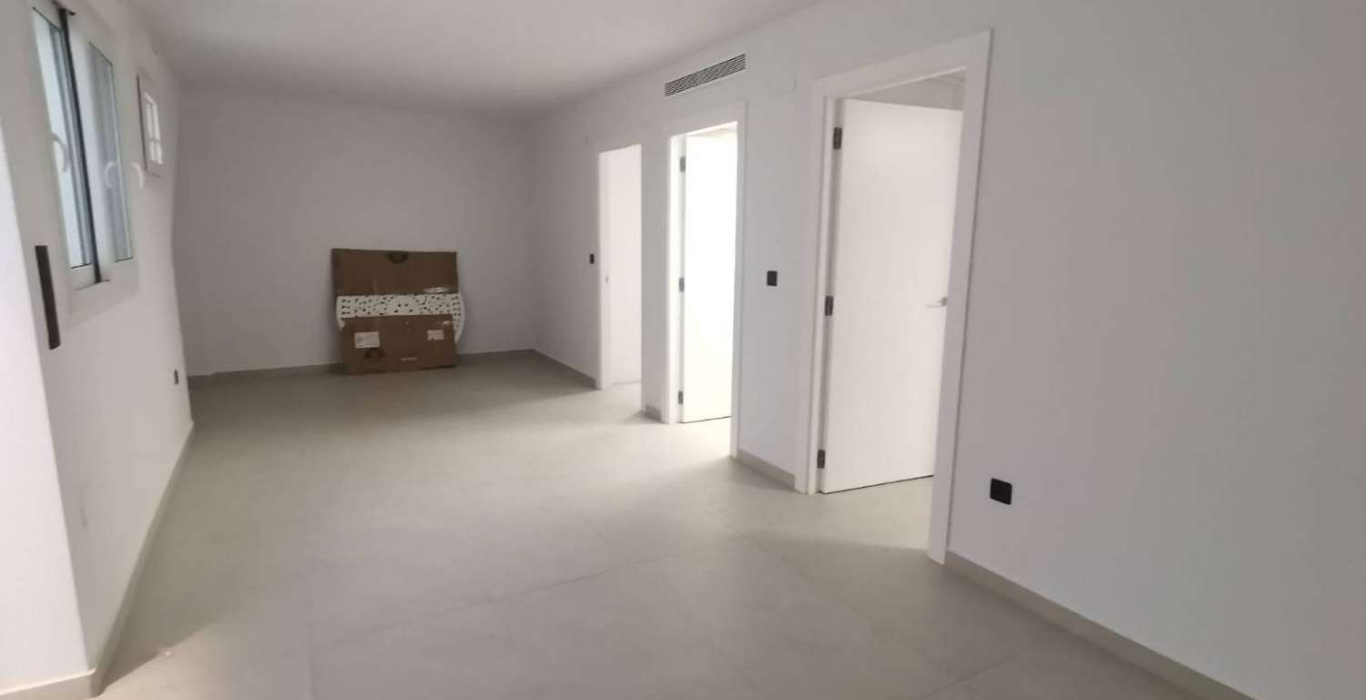 Нова вілла з приватним басейном та гаражем у Лос-Монтесінос