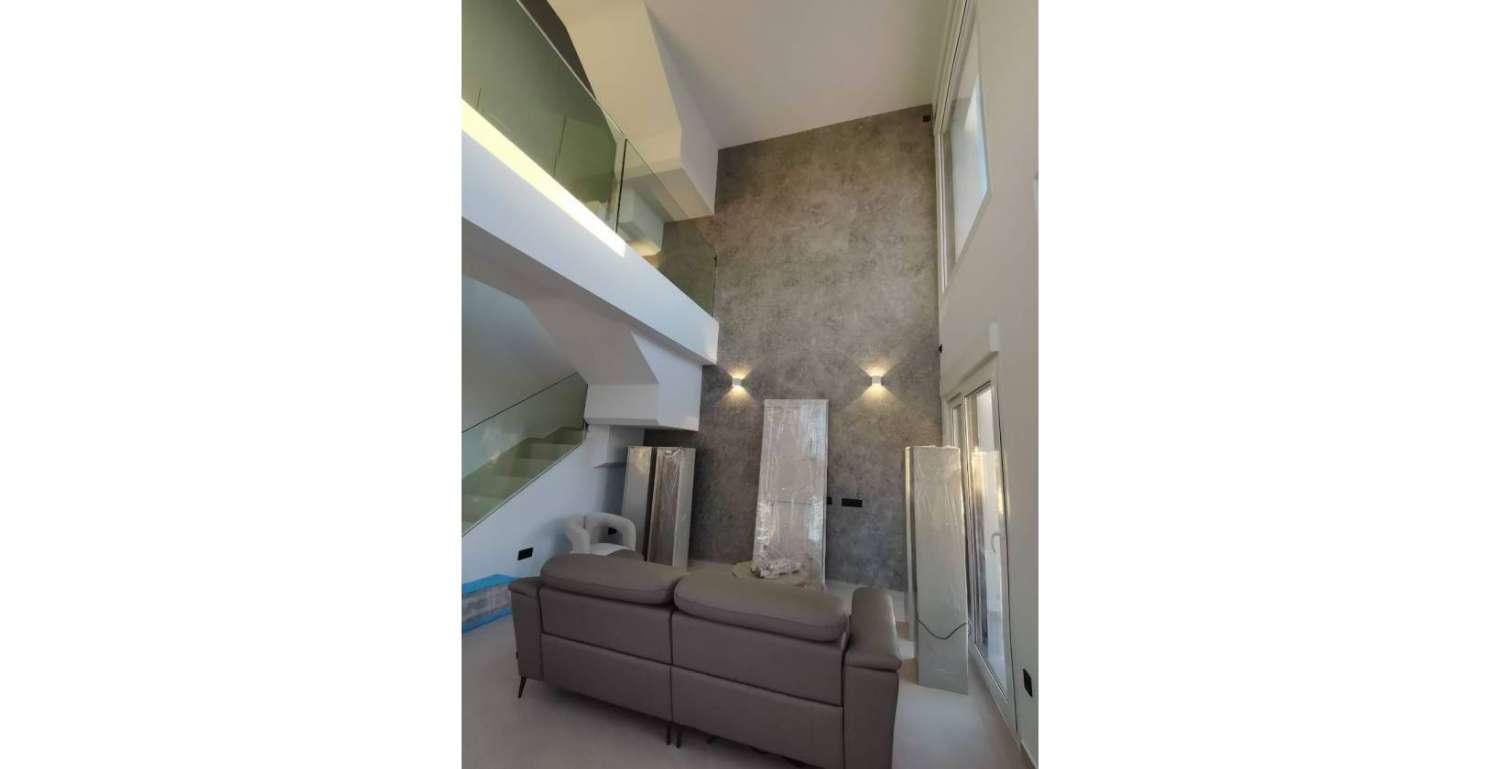 Нова вілла з приватним басейном та гаражем у Лос-Монтесінос